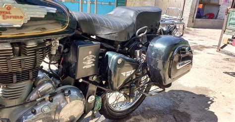 Royal enfield motorcycles were a favorite choice of café racers in the 1950s and '60s. Must have Royal Enfield Bullet Accessories: Dragonfly ...