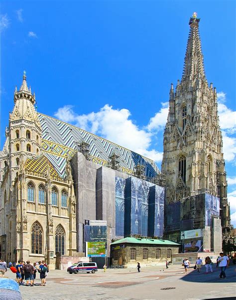 Ein bekanntes Wahrzeichen von Wien ist der Stephansdom ...