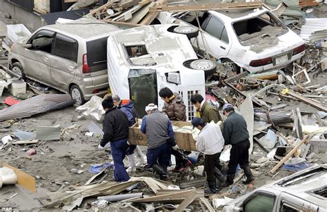 Die erdstöße gegen 14:46 haben eine stärke von 9.0. Japan 'faces 2nd earthquake and tsunami' as 2,000 bodies ...