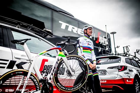 Men det skyldtes ikke, at han stadig var medtaget efter styrtet på 1. Trek presenta la Madone Project One personalizada para ...