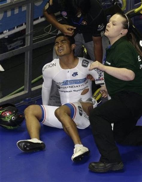 He is the eighth of nine children in his family. Azizulhasni Awang Finishes Track Race with Splinter Through Leg (10 pics + video)