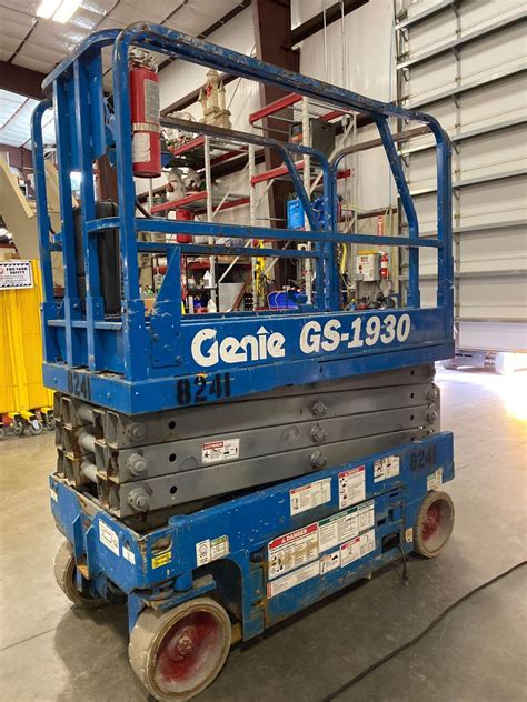 Genie Gs 1930 Electric Scissor Lift Built In Battery Charger Self