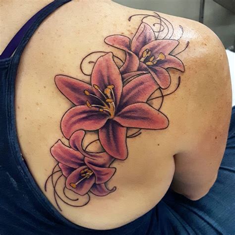 80 Lily Flower Tattoo Designs And Betydning Ømhed And Held 2019 This