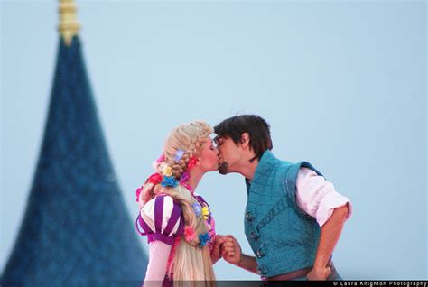 Knall Historiker Sprengen Rapunzel And Flynn Kiss Deckel Probe Versuchung