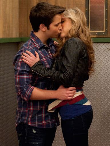 Jennette And Nathan Kiss Nathan Kress And Jennette Mccurdy Photo
