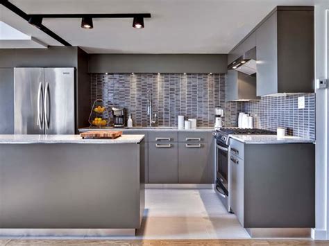 Kabinet dapur terkadang menjadi sorotan dari suatu kitchen set karena bagian ini merupakan bagian yang terpenting dari kitchen set dan kabinet ini merupakan juga salah satu inti dari suatu kitchen set yang anda miliki di rumah. 10 Pilihan Warna Cantik Untuk Desain Dapur Minimalis ...