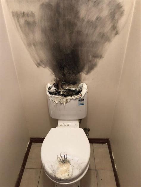 Toilet With Threatening Aura GAG
