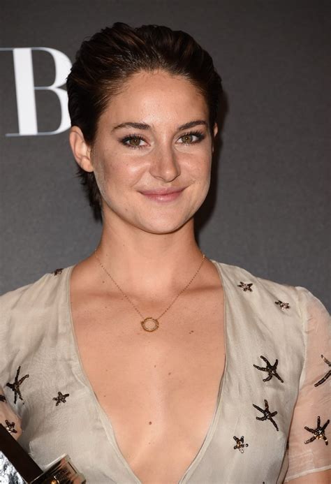 Shailene Woodley Braless Wearing A Huge Cleavage Dress At The 18th Annual Hollyw Porn Pictures