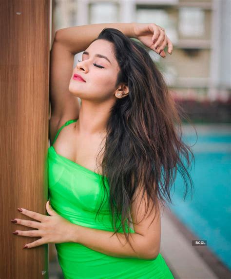 Avneet Kaur Sets Hearts Racing In A Lacy Bralette And High Waisted