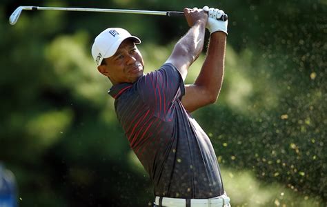 Tiger Woods Fires Opening Round To Take Friday Lead At Deutsche Bank