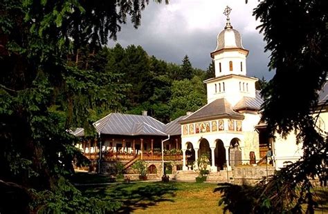 Website planet of hotels offers to book residences in topliţa. Manastirea Sfantul Ilie din Toplita