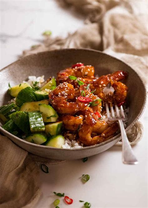 Packing lunch for work is always a tricky thing to master, especially if you're trying your best to stickt to your diet and not call for a takeout. Asian Chilli Garlic Prawns (Shrimp) | RecipeTin Eats