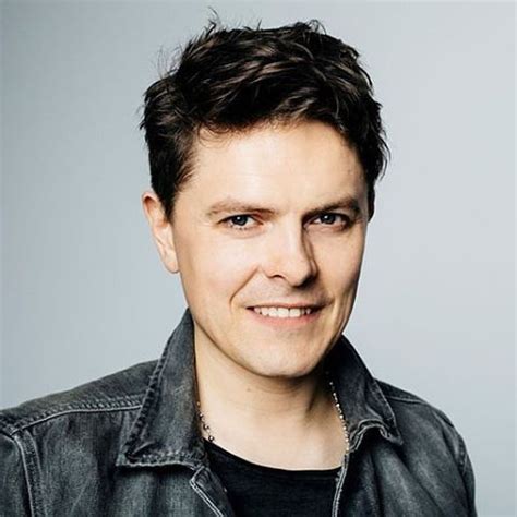 Seit seiner rückkehr ins musikbusiness nach jahrelanger auszeit im kloster ist er als solokünstler erfolgreicher denn je. Pin von Prostě Blond auf Michael Patrick Kelly/Paddy Kelly ...