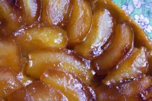 Torta rovesciata mele e nocciole. Torta alle mele rovesciata