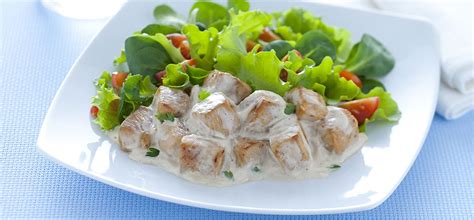 Grazie alla presenza di carni bianche come pollo o tacchino, l'insalata di pollo è ideale per chi è alla ricerca di. Insalata di pollo con Philadelphia