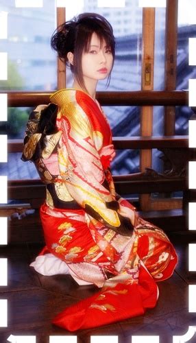 Model tas khas korea membuatnya terlihat sangat unik dan menarik saat digunakan. Model baju tradisional Jepang