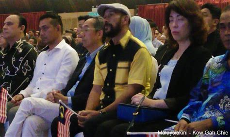 Lebih 'sakit', dia ditampar di hadapan perdana menteri datuk seri najib razak disaksikan orang ramai yang hadir pada sesi program dialog tn50 di seri perdana,. Mat Over Dan David Teo Bertemu Lagi - Kisah Dunia