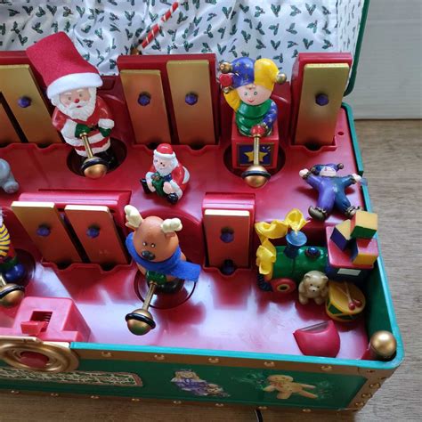 ヤフオク Santas Musical Toy Chest クリスマス 電動オル