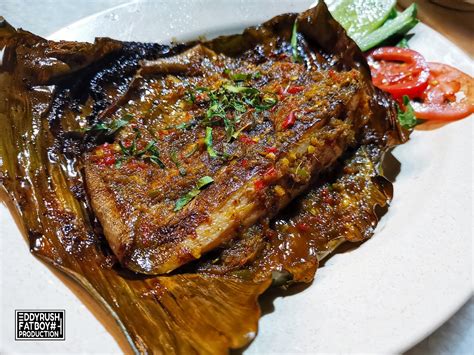 När jag klagade frågade servitrisen mig om jag ville att sambalen skulle tas bort eller inte? Restoran Cerana Ikan Bakar Alai, Melaka | Malaysia