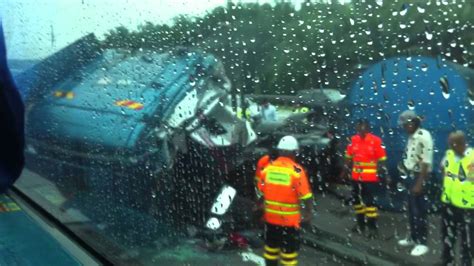 The expressway network consists of the northern route and southern route, having a total length of 772 kilometres (480 miles). malaysia North-South Expressway (senai exit ) accident ...