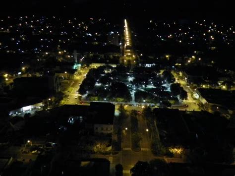 Alem.se ubica sobre el km 312 de la ruta nacional 7, a 55 km de la ciudad de junín.otra vía de conexión es la rp 50, que la conecta con general arenales y colón, por el norte y con lincoln, por el sur. Vedia