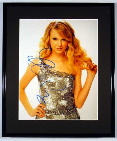 Taylor Swiftsigned Photoframedcoa