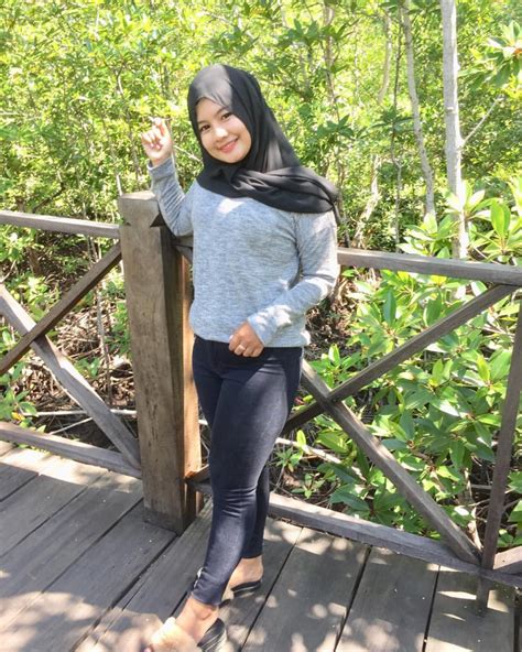 Viral 17 Ootd Hijab Pakai Celana Jeans Terfavorit Daily Outfit Kece