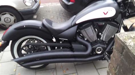 Dual, 45 mm throttle bodies with electronic fuel injectors feed the beast, and the split dual exhaust with backpressure crossover carry off waste gases and reward the rider with an authoritative. Victory Highball open exhaust great sound! - YouTube