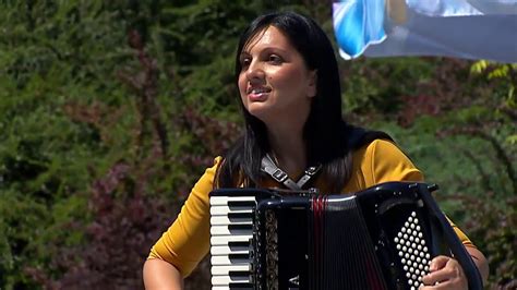 Sandra milosevic sandra milosevic uz orkestar ljube keselja svira povodjansko kolo tomice miljica label and. Sandra Milošević - Mirino kolo // Šarenica RTS - YouTube