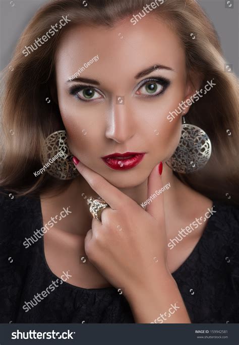 Photo De Stock Sexy Beauty Girl Red Lips Make 159942581 Shutterstock