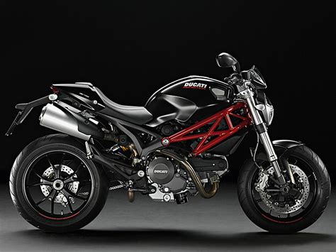 Additional features include footrest hangers finished in matte. Ducati Monster 796 (2011) - 2ri.de