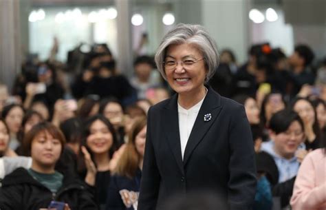 서울특별시 종로구 사직로 8길 60 외교부. 강경화 외교 "'미투'로 후퇴? 우리 사회, 두 걸음 앞으로"