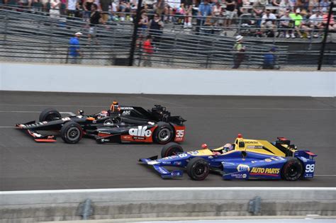 I've never talked to a snail before. Indy 500 : Alexander Rossi gagne; Tagliani remonte de 16 ...