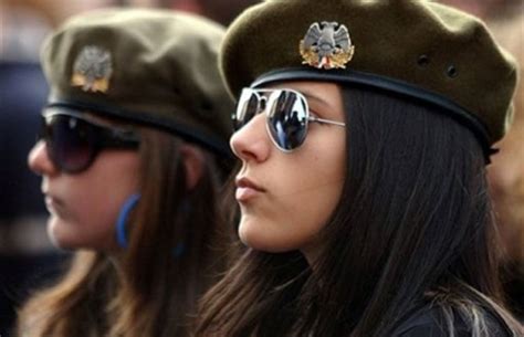 Ολη η αληθεια για την μεγάλη…απατη που έχει «μολύνει» όλα τα έθνη! Φοιτήτριες σας ενδιαφέρει: Εξάμηνη θητεία στο στρατό για ...