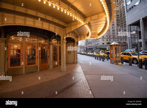 Early Morning On East 42nd Street Outside Grand Central Terminal In