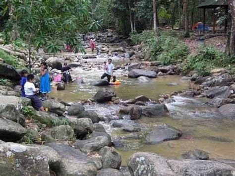 Air terjun ini sering dikunjungi oleh para pencinta alam yang telah atau sedang mendaki gunung besar hantu. Tempat menarik di Negeri Sembilan | Percutian Bajet