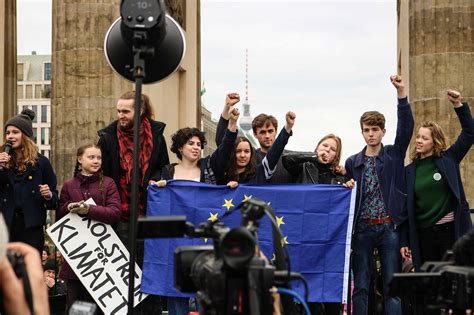 fridays for future aktivisten aus ganz europa streiken in berlin energiezukunft eu