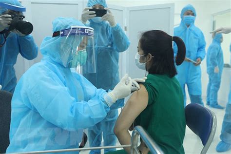 Liên quan đến sự việc trên, chiều tối nay, ubnd tp. Hôm nay, Việt Nam bắt đầu tiêm vaccine phòng COVID-19 tại ...