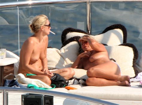 Kate Moss Goes Topless On A Holiday Picture 20095originalkate Moss Topless 2009 05 2
