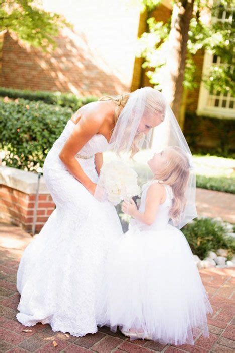36 Cute Wedding Photo Ideas Of Bride And Flower Girl Trubridal