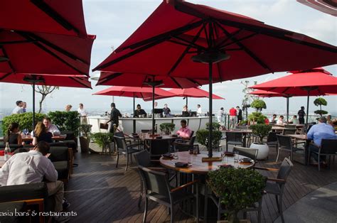 Just between you and i, i had no steadfast plans on visiting ce la vi for dinner when i. CE LA VI Singapore - apertivo cocktails at rooftop SkyBar ...