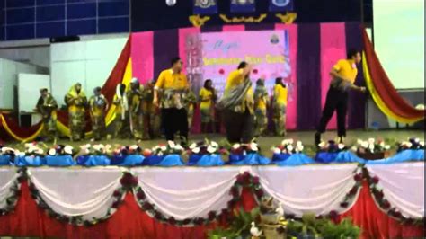 8 cara menghormati guru dalam kehidupan sehari hari _ guru adalah orang tua kedua bagi siswa ketika berada dilingkungan sekolah. PERSEMBAHAN HARI GURU 2014 LOOK YOURSELF - YouTube