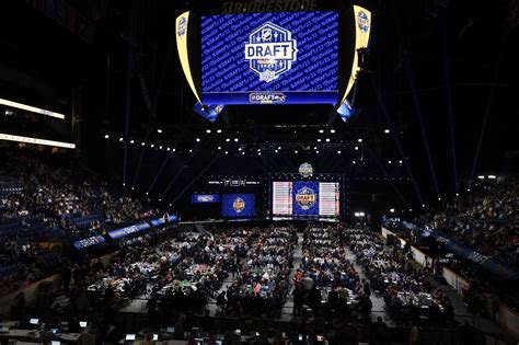 NHL draft wraps up with 11 picks for Chicago, dearth of trades ahead of