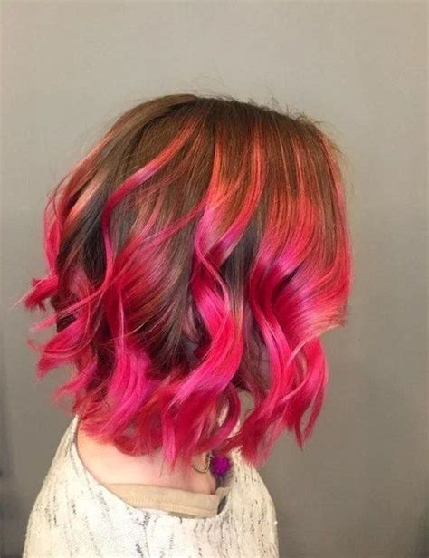 Delicately Designed Hairstyles With Pink Strands Розовые цвета волос