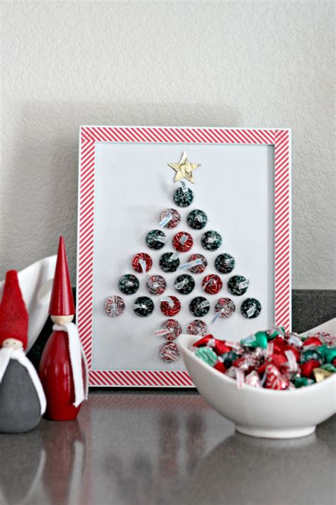 I make sugar cookies with a peppermint / candy cane. Hershey's Kisses Christmas Countdown - Organize and ...
