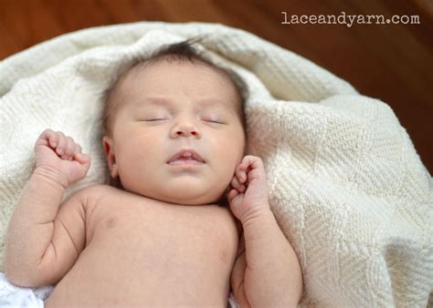 Pregnancy silhouette photo with iphone you can effortlessly get this perfect diy maternity silhouette photo using just a cell phone and in the comfort of your own home! DIY Newborn Photo Tips