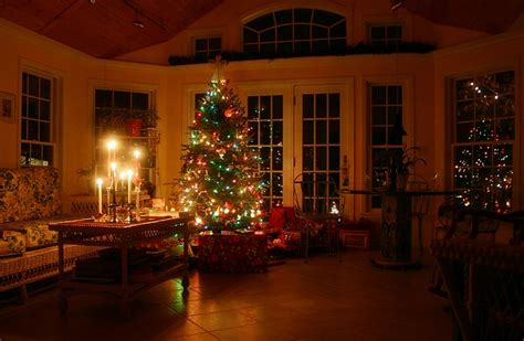 It's finally that time of the year when all corners around you will be decked beautifully with glittering stars, beautifully. Warm and cozy Christmas | Matt | Flickr