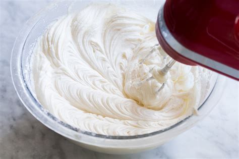 This elegant red velvet cake recipe is sure to impress your cake loving friends and family or maybe that special someone. Red Velvet Cake (with Cream Cheese Frosting) - Cooking Classy