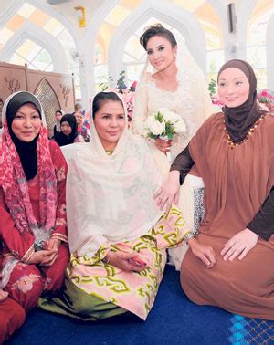 Jom shopping dan beraya dengan #gayarayawatie 1⃣ butik watie seksyen 7, shah alam (setiap hari: Azza 'Elite' Dituduh Jahil Ilmu Agama | GOSIP SENSASI