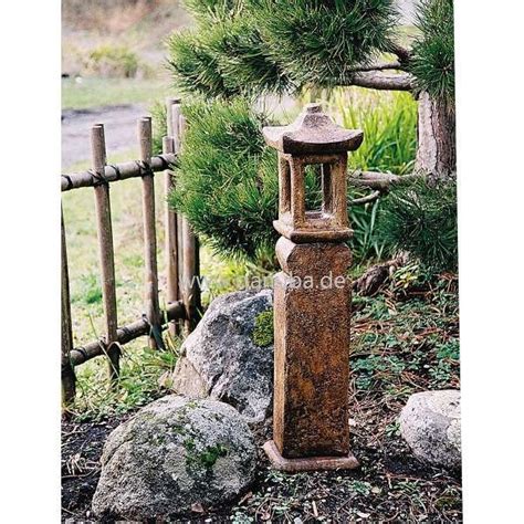 Möchte man in der nach einmal den kompost hinaus bringen sieht man genau wo man hin muss. Japanische Gartenlaterne - Saiseki